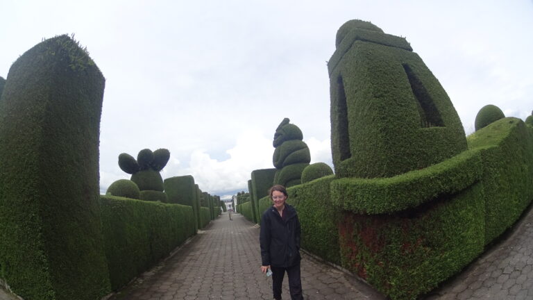 Cementerio de Tulcán Topiary art