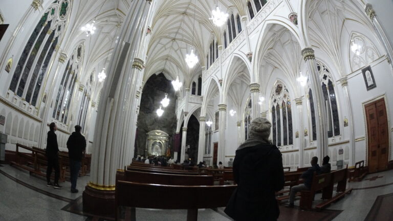 Las Lajas Sanctuary a tour from Quito