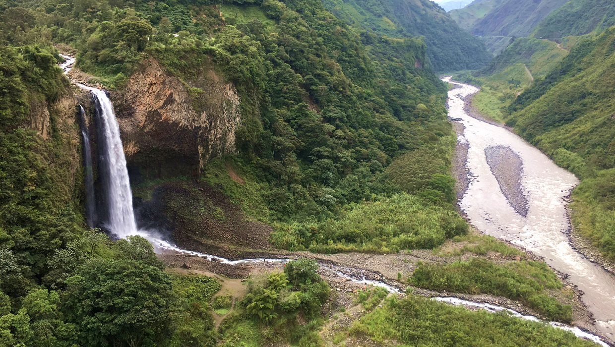 Mando de la Novia waterfall, Baños, Ecuador