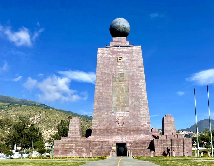 Full day Tour Quito, Middle of the World