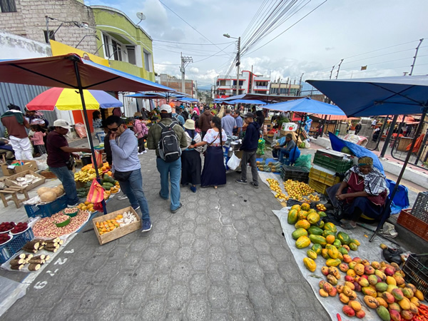 Otavalo market, Tour Otavalo, Ecuador